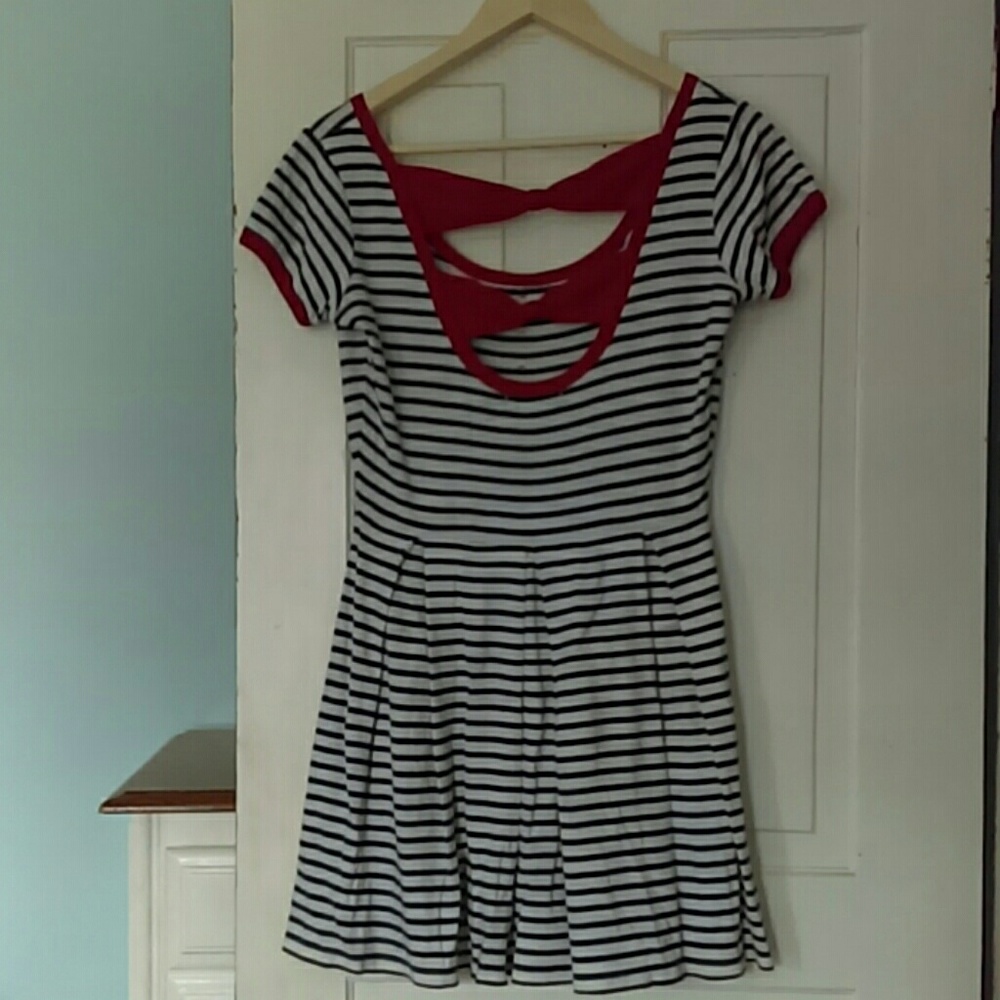 Dress - Picture 3 of 4